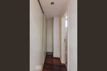 Apartamento à venda com 200m², 3 quartos e 3 vagas Apartamento à venda com 200m², 3 quartos e 3 vagasCloset Quarto 1 Suíte