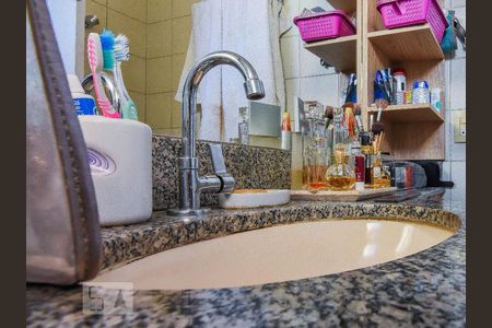 Apartamento à venda com 200m², 3 quartos e 3 vagas Apartamento à venda com 200m², 3 quartos e 3 vagasTorneira Banheiro Quarto 1 Suíte