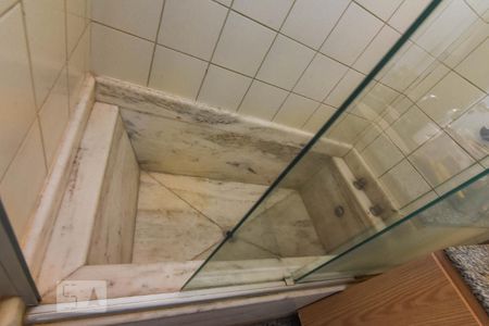 Apartamento à venda com 200m², 3 quartos e 3 vagas Apartamento à venda com 200m², 3 quartos e 3 vagasBanheira Banheiro Quarto 1 Suíte