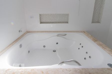 Casa à venda com 400m², 3 quartos e 3 vagas Casa à venda com 400m², 3 quartos e 3 vagasBanheira da Suíte