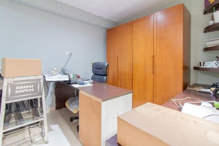 Casa à venda com 400m², 3 quartos e 3 vagas Casa à venda com 400m², 3 quartos e 3 vagasEscritório