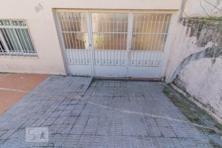 Casa à venda com 400m², 3 quartos e 3 vagas Casa à venda com 400m², 3 quartos e 3 vagasEntrada da Garagem