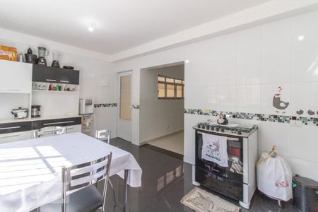 Casa à venda com 400m², 3 quartos e 3 vagas Casa à venda com 400m², 3 quartos e 3 vagasCozinha