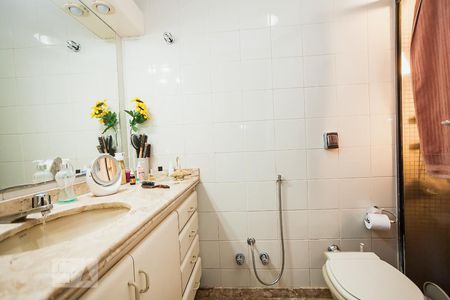 Apartamento à venda com 160m², 4 quartos e 2 vagas Apartamento à venda com 160m², 4 quartos e 2 vagasBanheiro Suíte 2