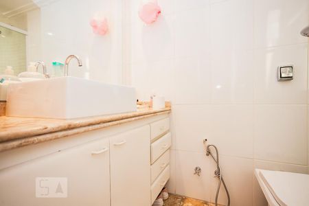 Apartamento à venda com 160m², 4 quartos e 2 vagas Apartamento à venda com 160m², 4 quartos e 2 vagasBanheiro Suíte 1