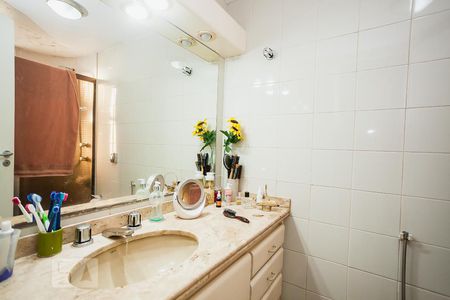 Apartamento à venda com 160m², 4 quartos e 2 vagas Apartamento à venda com 160m², 4 quartos e 2 vagasBanheiro Suíte 2