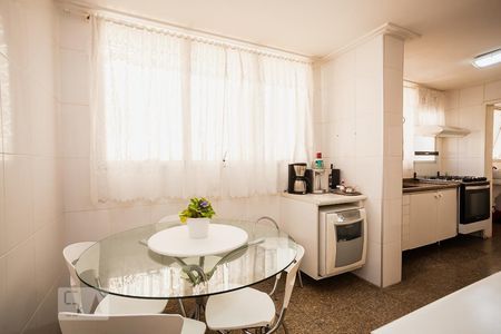 Apartamento à venda com 160m², 4 quartos e 2 vagas Apartamento à venda com 160m², 4 quartos e 2 vagasCozinha