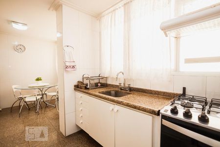 Apartamento à venda com 160m², 4 quartos e 2 vagas Apartamento à venda com 160m², 4 quartos e 2 vagasCozinha