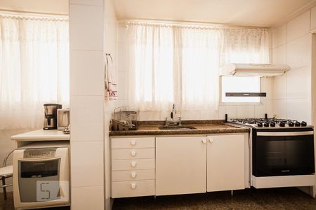 Apartamento à venda com 160m², 4 quartos e 2 vagas Apartamento à venda com 160m², 4 quartos e 2 vagasCozinha