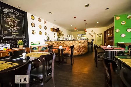 Apartamento à venda com 160m², 4 quartos e 2 vagas Apartamento à venda com 160m², 4 quartos e 2 vagasRestaurante