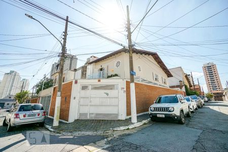 Casa à venda com 220m², 3 quartos e 5 vagas Casa à venda com 220m², 3 quartos e 5 vagasFachada