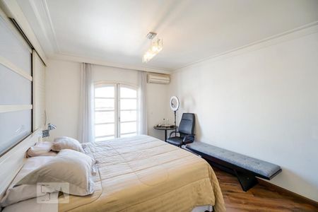 Casa à venda com 220m², 3 quartos e 5 vagas Casa à venda com 220m², 3 quartos e 5 vagasBanheiro suíte 03