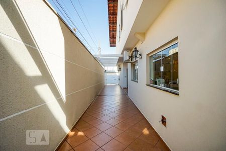 Casa à venda com 220m², 3 quartos e 5 vagas Casa à venda com 220m², 3 quartos e 5 vagasQuintal