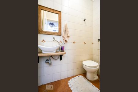 Casa à venda com 220m², 3 quartos e 5 vagas Casa à venda com 220m², 3 quartos e 5 vagasBanheiro de serviço