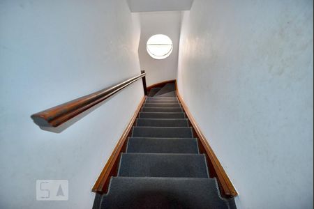 Casa à venda com 120m², 3 quartos e 2 vagasEscada