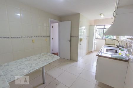 Apartamento à venda com 81m², 3 quartos e 2 vagasCozinha