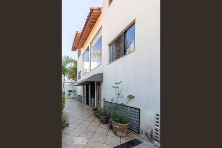 Casa de condomínio à venda com 192m², 3 quartos e 2 vagas Casa de condomínio à venda com 192m², 3 quartos e 2 vagasÁrea Externa