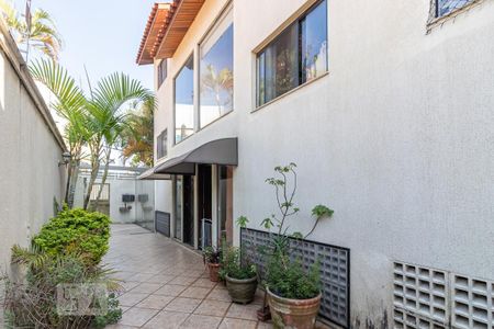 Casa de condomínio à venda com 192m², 3 quartos e 2 vagas Casa de condomínio à venda com 192m², 3 quartos e 2 vagasÁrea Externa