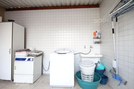 Casa à venda com 150m², 3 quartos e 1 vagaÁrea de serviço