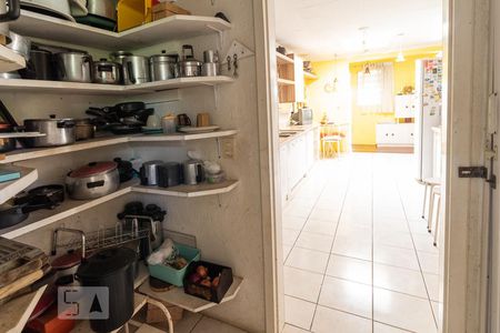 Casa à venda com 489m², 5 quartos e 6 vagas Casa à venda com 489m², 5 quartos e 6 vagasDespensa