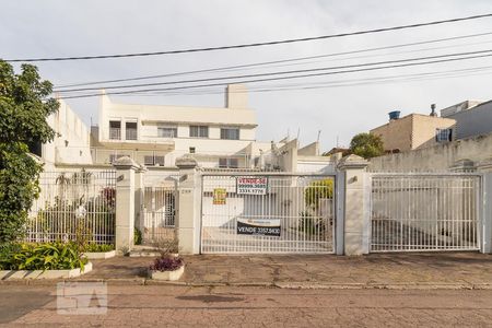 Casa à venda com 489m², 5 quartos e 6 vagas Casa à venda com 489m², 5 quartos e 6 vagasFachada
