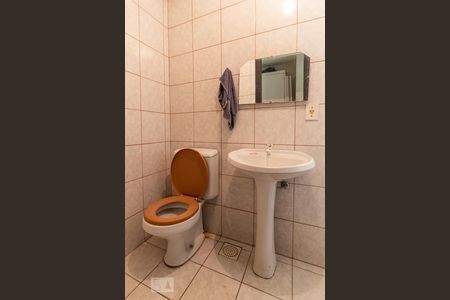 Casa à venda com 489m², 5 quartos e 6 vagas Casa à venda com 489m², 5 quartos e 6 vagasBanheiro 2