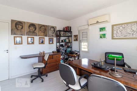 Casa à venda com 489m², 5 quartos e 6 vagas Casa à venda com 489m², 5 quartos e 6 vagasQuarto 3