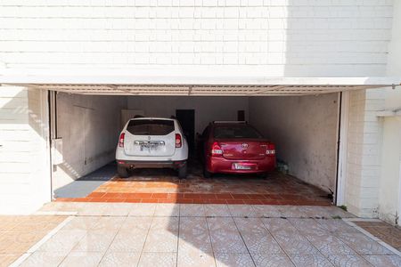 Casa à venda com 489m², 5 quartos e 6 vagas Casa à venda com 489m², 5 quartos e 6 vagasGaragem