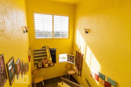 Casa à venda com 489m², 5 quartos e 6 vagas Casa à venda com 489m², 5 quartos e 6 vagasEscada