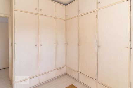 Casa à venda com 489m², 5 quartos e 6 vagas Casa à venda com 489m², 5 quartos e 6 vagasSuite 2