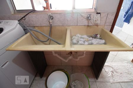 Casa à venda com 200m², 3 quartos e 2 vagas Casa à venda com 200m², 3 quartos e 2 vagasDetalhe Área de Serviço