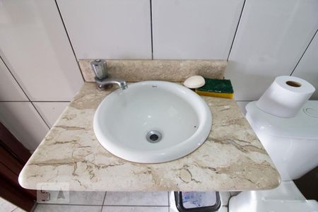 Casa à venda com 200m², 3 quartos e 2 vagas Casa à venda com 200m², 3 quartos e 2 vagasDetalhe banheiro