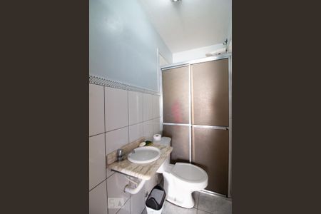 Casa à venda com 200m², 3 quartos e 2 vagas Casa à venda com 200m², 3 quartos e 2 vagasBanheiro de Serviço