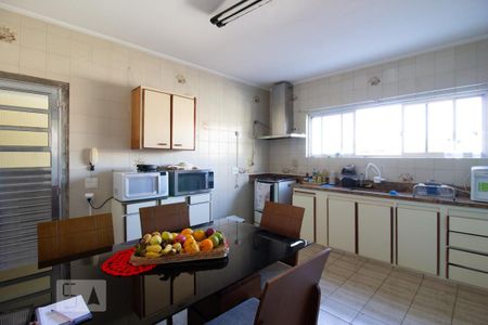 Casa à venda com 200m², 3 quartos e 2 vagas Casa à venda com 200m², 3 quartos e 2 vagasCozinha