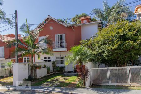 Casa à venda com 110m², 3 quartos e 2 vagas Casa à venda com 110m², 3 quartos e 2 vagasFachada da Casa