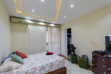 Apartamento à venda com 184m², 3 quartos e 2 vagas Apartamento à venda com 184m², 3 quartos e 2 vagasSuíte 1