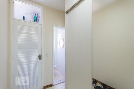 Apartamento à venda com 184m², 3 quartos e 2 vagas Apartamento à venda com 184m², 3 quartos e 2 vagasQuarto de Serviço