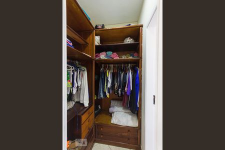 Apartamento à venda com 184m², 3 quartos e 2 vagas Apartamento à venda com 184m², 3 quartos e 2 vagasCloset da Suíte 1