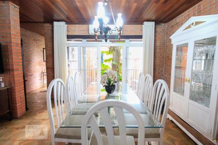 Casa à venda com 350m², 5 quartos e 4 vagas Casa à venda com 350m², 5 quartos e 4 vagasSala de jantar