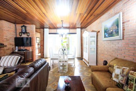 Casa à venda com 350m², 5 quartos e 4 vagas Casa à venda com 350m², 5 quartos e 4 vagasSala