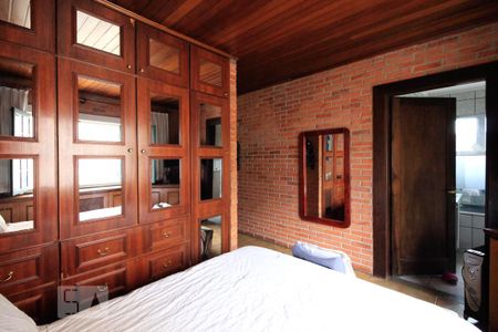 Casa à venda com 350m², 5 quartos e 4 vagas Casa à venda com 350m², 5 quartos e 4 vagasQuarto 3