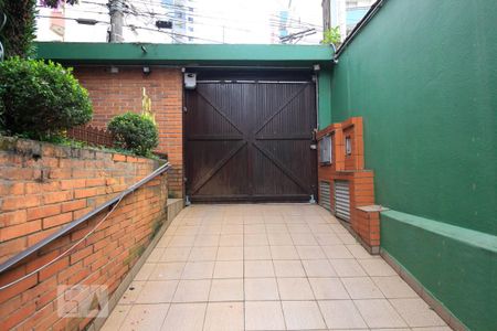 Casa à venda com 350m², 5 quartos e 4 vagas Casa à venda com 350m², 5 quartos e 4 vagasGaragem