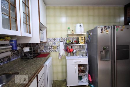 Casa à venda com 350m², 5 quartos e 4 vagas Casa à venda com 350m², 5 quartos e 4 vagasCozinha