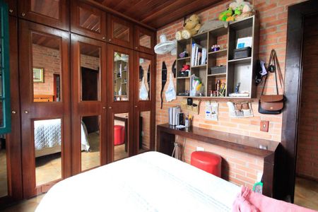 Casa à venda com 350m², 5 quartos e 4 vagas Casa à venda com 350m², 5 quartos e 4 vagasQuarto 2