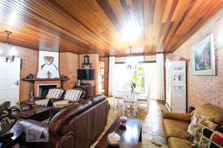 Casa à venda com 350m², 5 quartos e 4 vagas Casa à venda com 350m², 5 quartos e 4 vagasSala