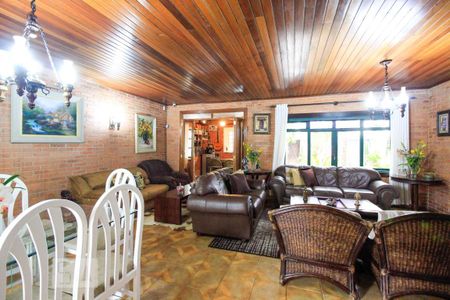 Casa à venda com 350m², 5 quartos e 4 vagas Casa à venda com 350m², 5 quartos e 4 vagasSala de jantar