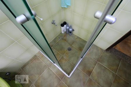 Casa à venda com 350m², 5 quartos e 4 vagas Casa à venda com 350m², 5 quartos e 4 vagasBanheiro Social