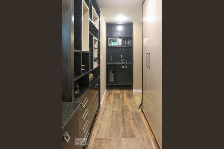 Casa de condomínio à venda com 570m², 5 quartos e 4 vagas Casa de condomínio à venda com 570m², 5 quartos e 4 vagasBanheiro da Suíte 2