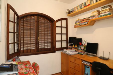 Casa à venda com 200m², 4 quartos e 2 vagasEscritório