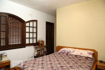 Casa à venda com 200m², 4 quartos e 2 vagasQuarto 3 - Suíte